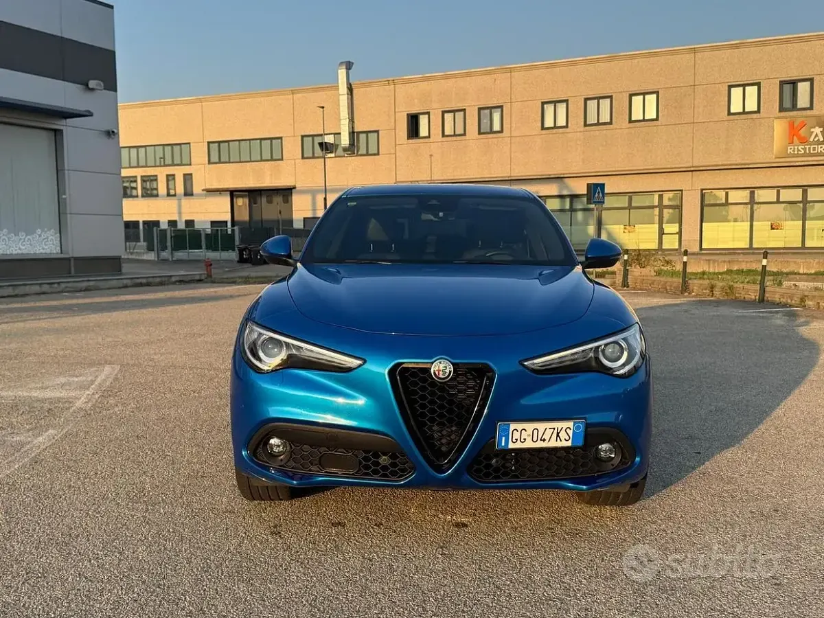 Usata Alfa Romeo Stelvio Veloce 209 CV (153 kW) 2021 Bluazzurro SUV
