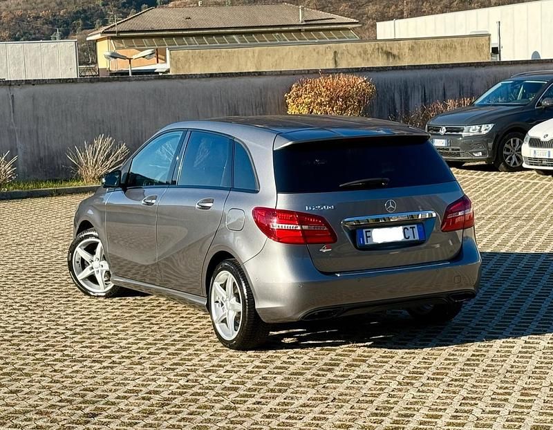 Usata Mercedes B200 Premium 136 CV (100 kW) 2016 Grigio Monovolume