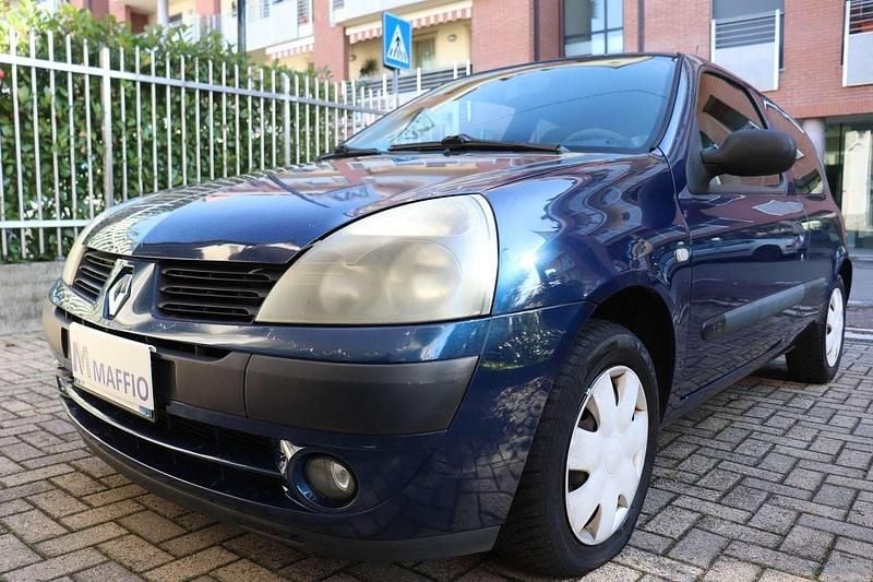 Usata Renault Clio II Authentique 58 CV (42 kW) 2004 Blu/azzurro Berlina