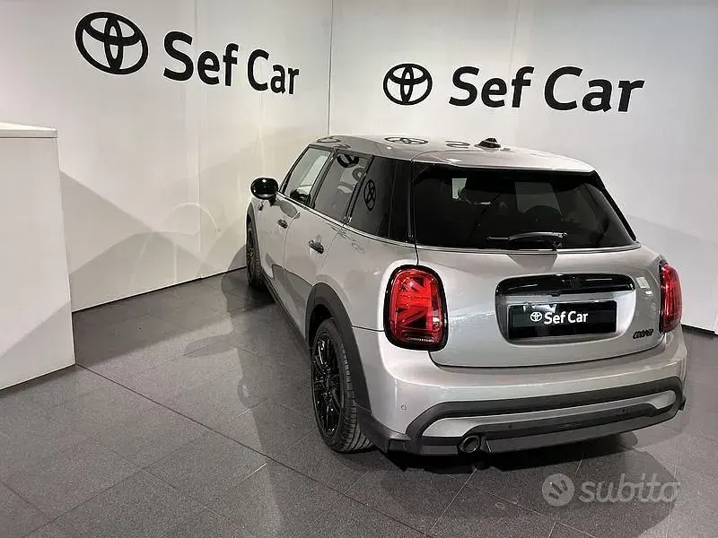 Usado Mini Cooper Resolute Edition 136 HP (100 kW) 2024 Cinzento Citadino