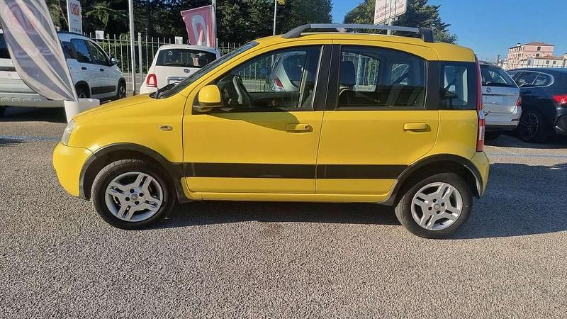 Giallo Usata 2009 Fiat Panda Climbing Due volumi | 3400 € (Buon prezzo) - Immagine 1/4