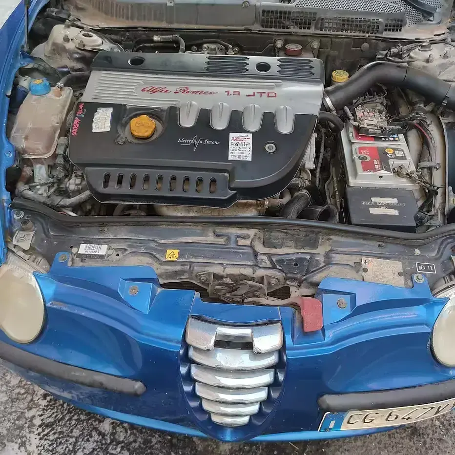 Usata Alfa Romeo 147 116 CV (85 kW) 2004 Bluazzurro Utilitaria