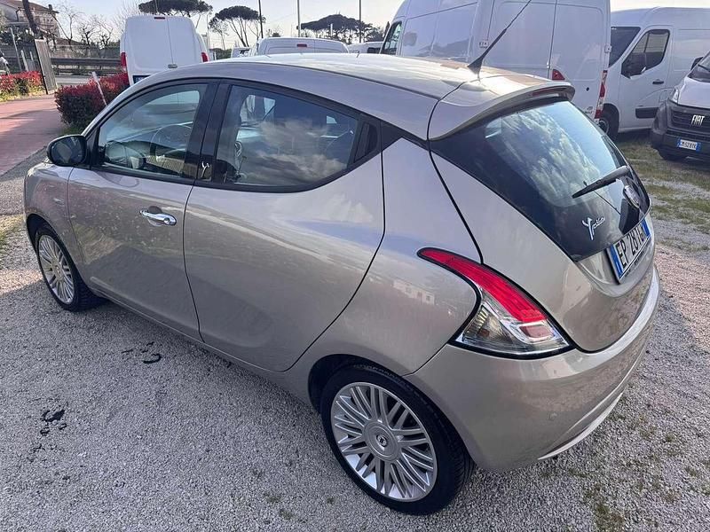 Usata Lancia Ypsilon Gold 86 CV (63 kW) 2013 Grigio Utilitaria