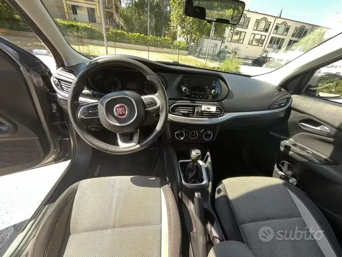Usata Fiat Tipo 95 CV (69 kW) 2016 Grigio Berlina