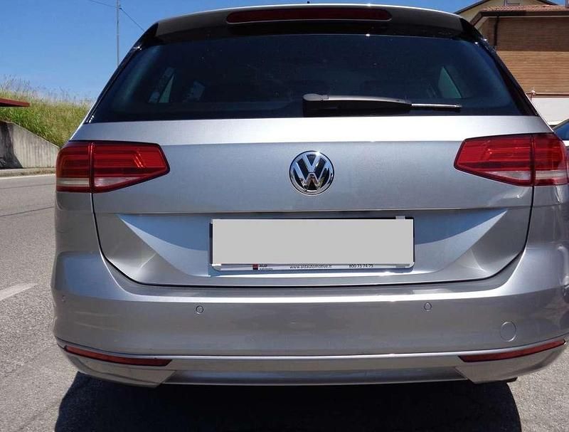 Usata VW Passat Comfortline 110 CV (80 kW) 2018 Argento Station wagon