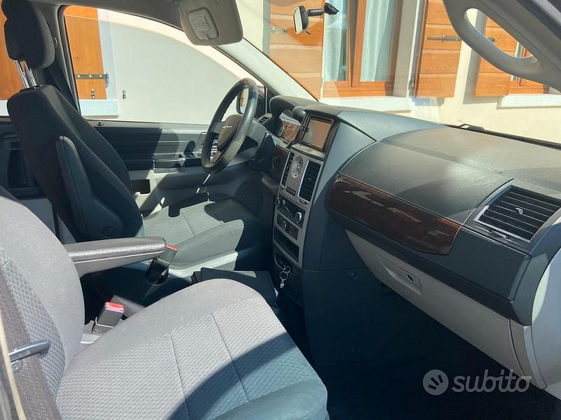 Usata Chrysler Grand Voyager 163 CV (119 kW) 2010 Nero Monovolume