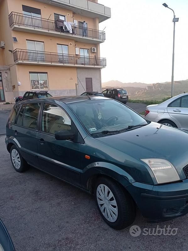 Usata Ford Fusion 68 CV (50 kW) 2003 Verde Berlina