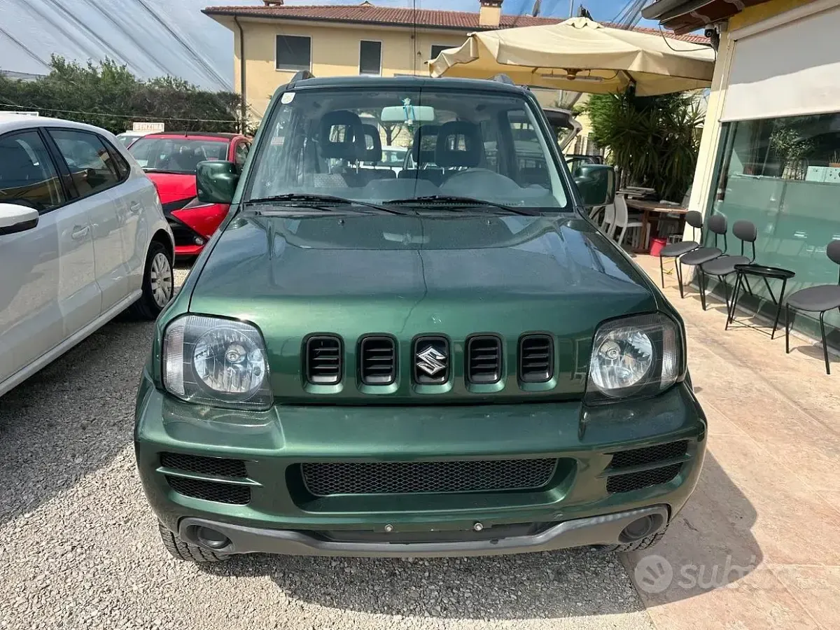 Usata Suzuki Jimny 85 CV (62 kW) 2012 Verde SUV
