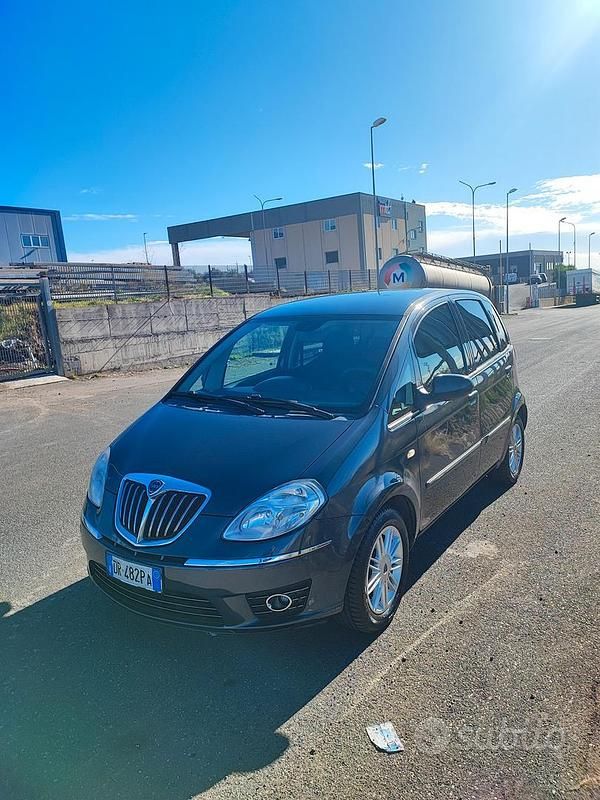Usata Lancia Musa 90 CV (66 kW) 2009 Grigio Monovolume