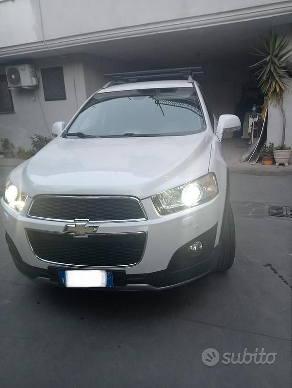Bianco Usata 2009 Chevrolet Captiva SUV | 5500 € - Immagine 1/4