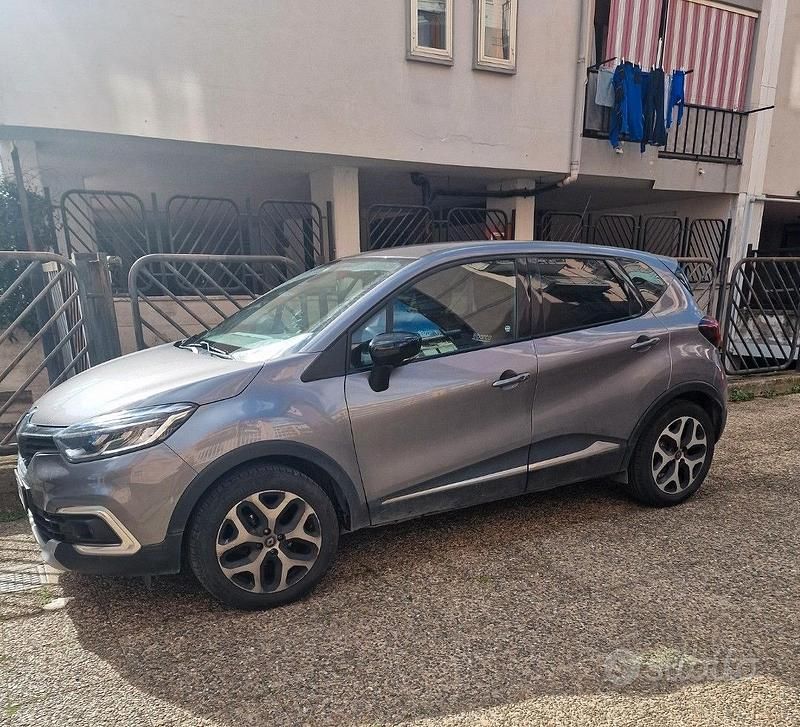 Usata Renault Captur 90 CV (66 kW) 2019 Grigio SUV