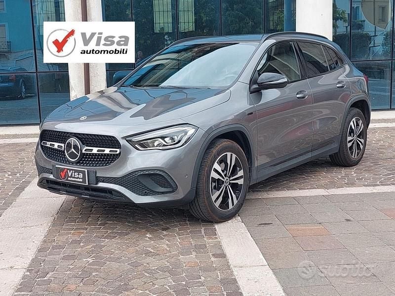 Grigio Usata 2020 Mercedes GLA250 SUV | 28.900 € (Buon prezzo) - Immagine 1/4