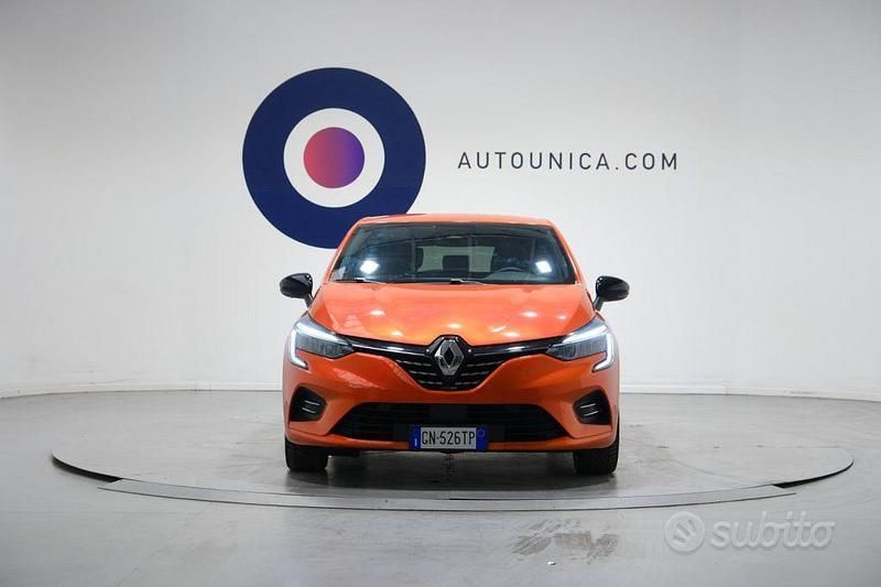 Usata Renault Clio V Techno 145 CV (106 kW) 2023 Arancione Berlina