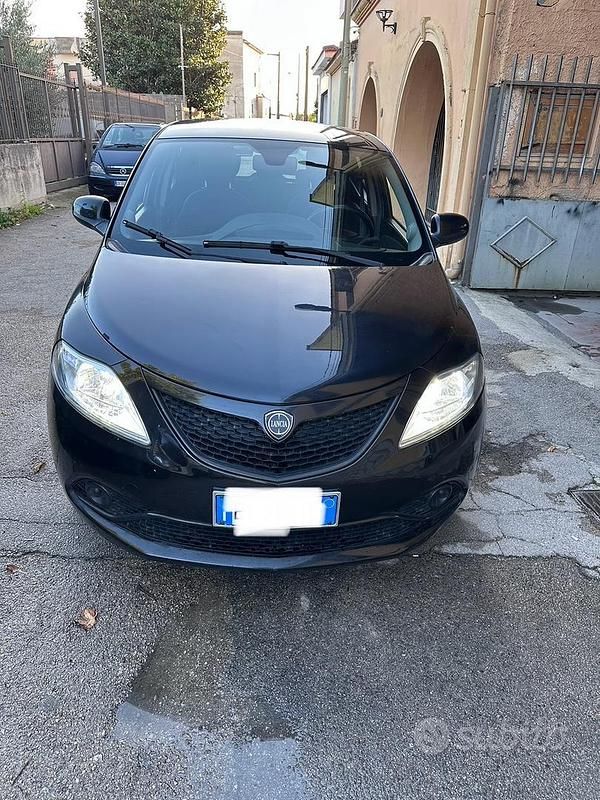Usata Lancia Ypsilon Gold 69 CV (50 kW) 2015 Nero Utilitaria