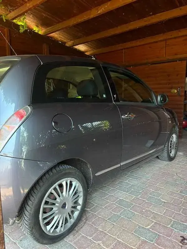 Usata Lancia Ypsilon 69 CV (50 kW) 2011 Grigio Utilitaria