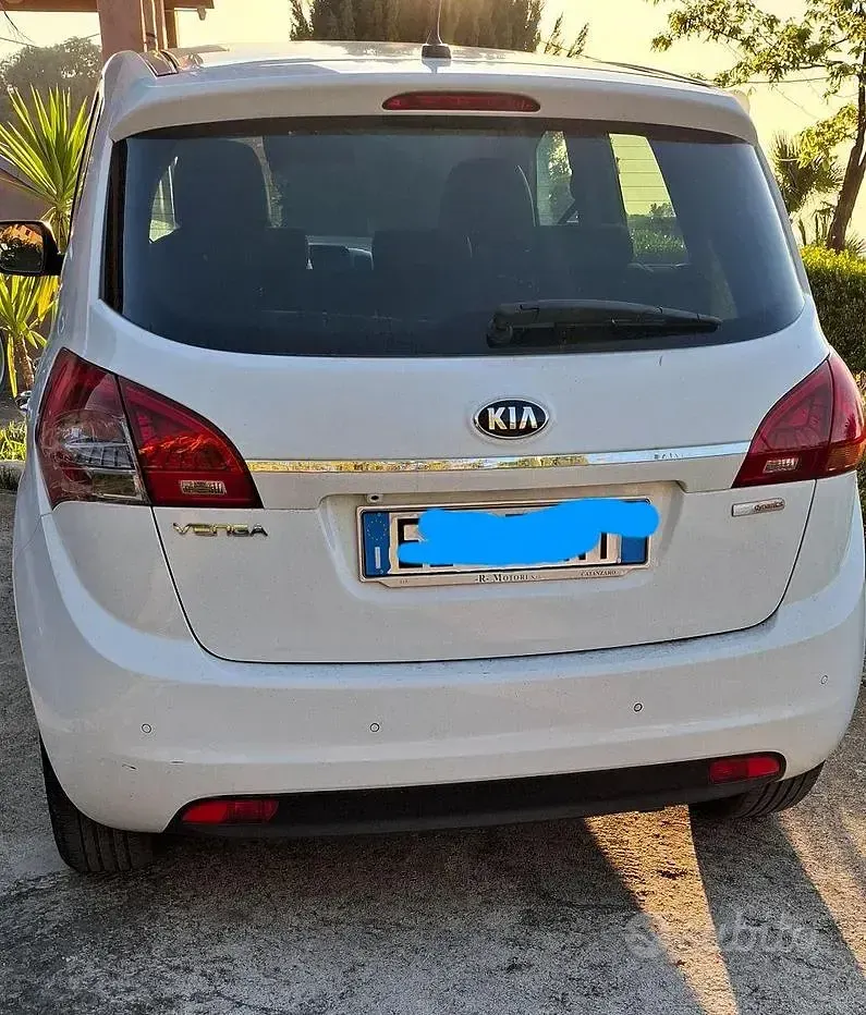 Usata Kia Venga 90 CV (66 kW) 2015 Bianco Utilitaria