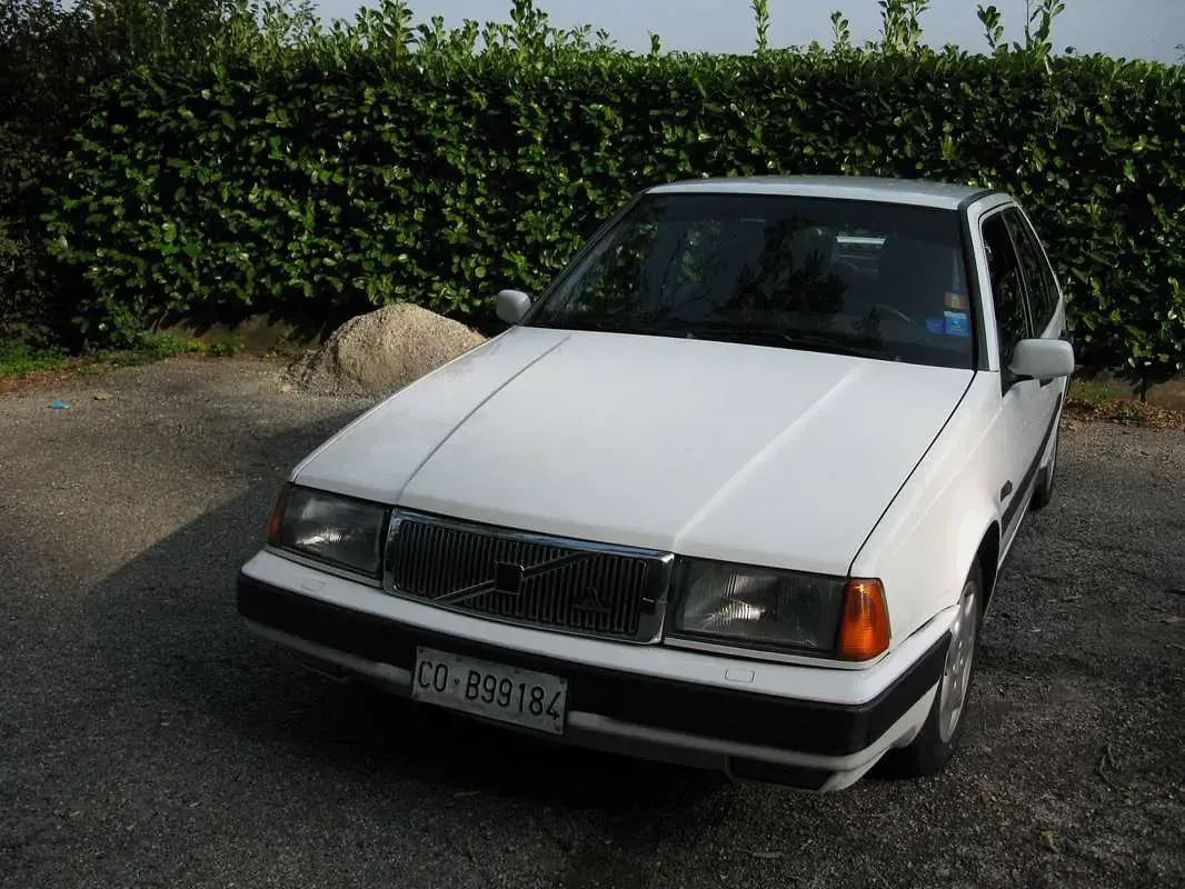 Usata Volvo 440 102 CV (75 kW) 1992 Bianco Utilitaria