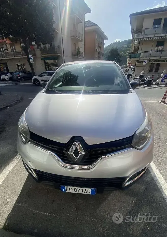 Usata Renault Captur 110 CV (80 kW) 2016 Grigio SUV
