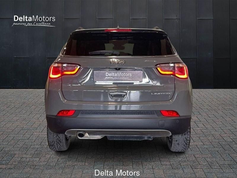 Käytetty Jeep Compass Limited 120 HP (88 kW) 2019 Harmaa Katumaasturi