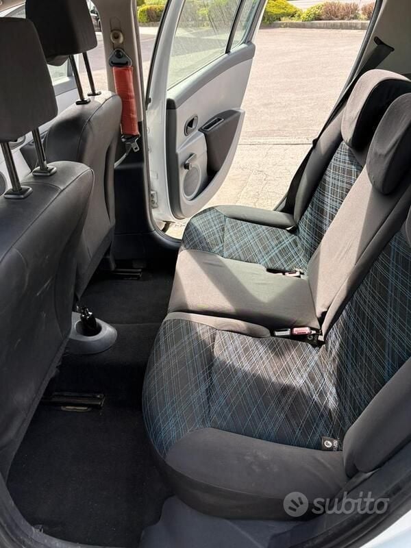 Usata Renault Clio III 75 CV (55 kW) 2006 Bianco Utilitaria