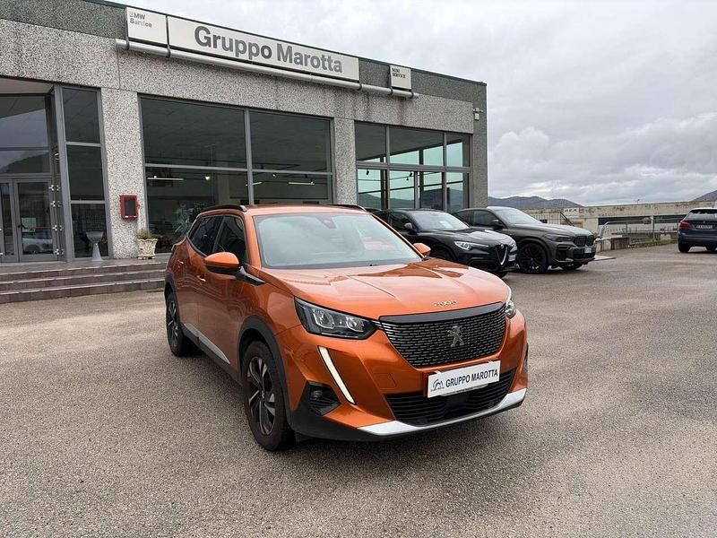 Usata Peugeot 2008 Allure 110 CV (80 kW) 2021 Orange fusion metallizzato SUV