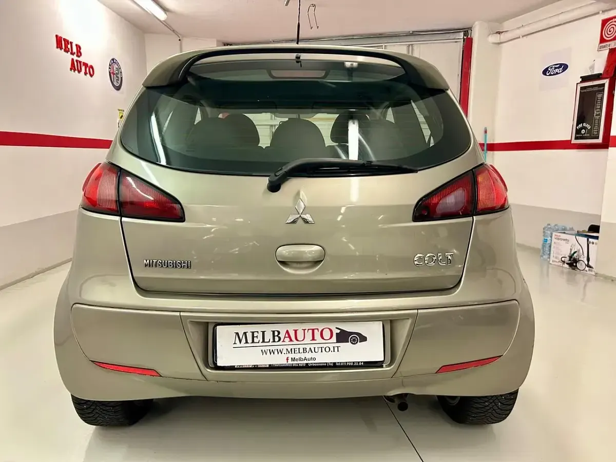 Usata Mitsubishi Colt Inform 74 CV (54 kW) 2009 Argento Utilitaria