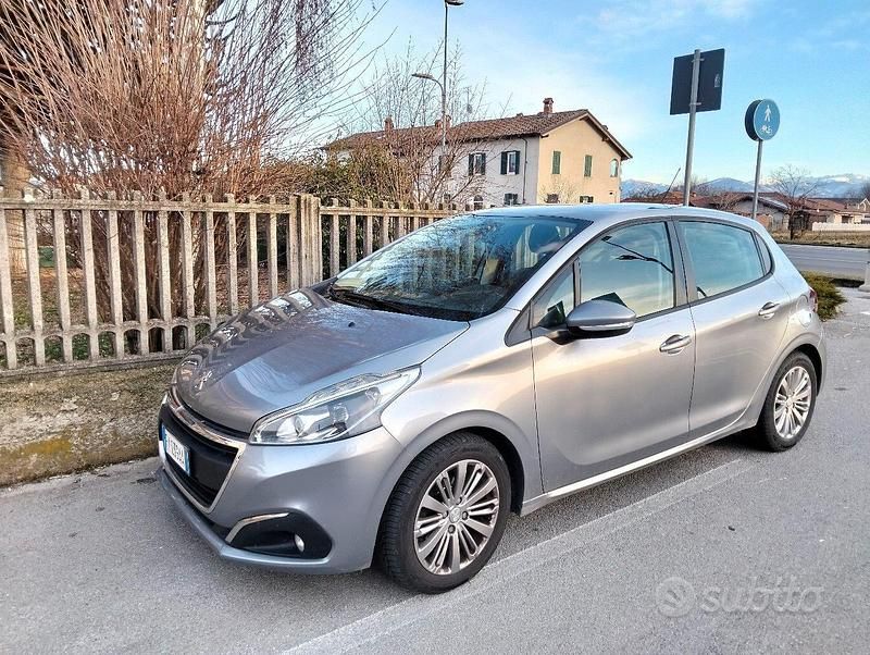 Usata Peugeot 208 82 CV (60 kW) 2019 Grigio Utilitaria