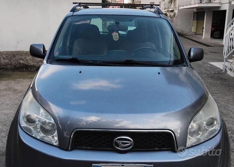 Usata Daihatsu Terios 105 CV (77 kW) 2010 Grigio SUV