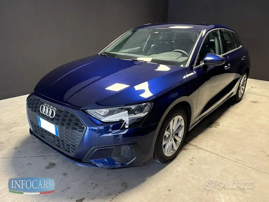 Usata Audi A3 Business 150 CV (110 kW) 2021 Blu metallizzato Berlina
