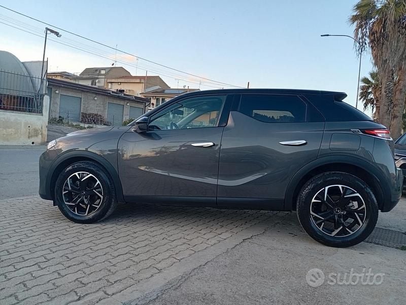Käytetty DS Automobiles DS3 110 HP (80 kW) 2022 Harmaa Sedan