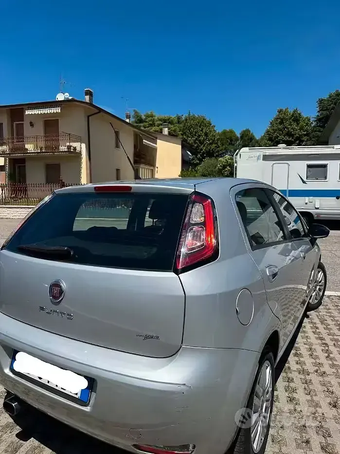 Usata Fiat Punto 69 CV (50 kW) 2015 Grigio Utilitaria
