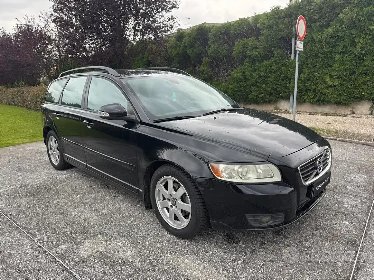 Usata Volvo V50 109 CV (80 kW) 2010 Nero Station wagon