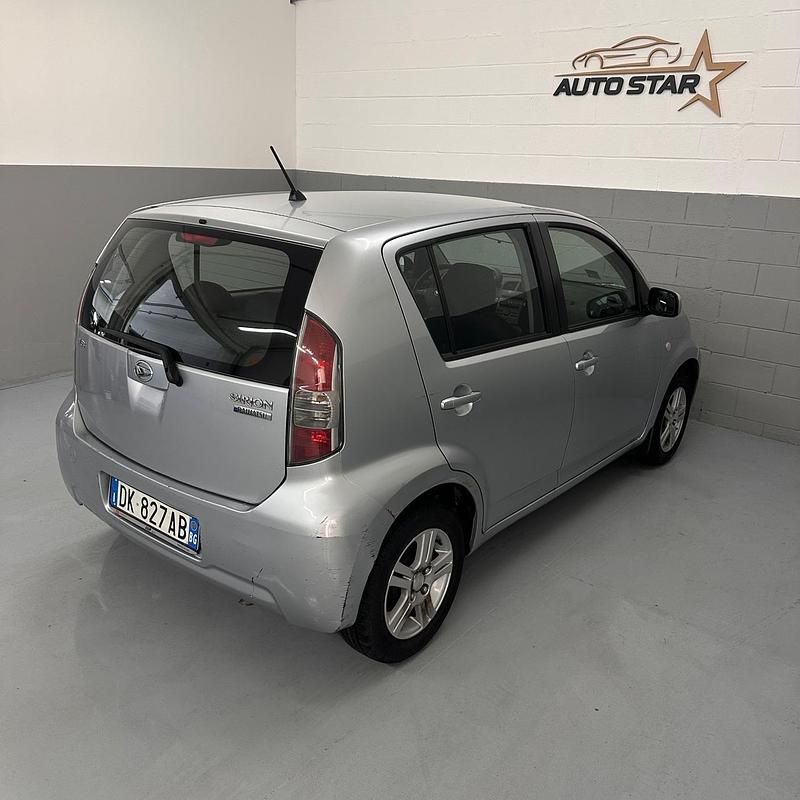 Usata Daihatsu Sirion 91 CV (66 kW) 2006 Argento Utilitaria