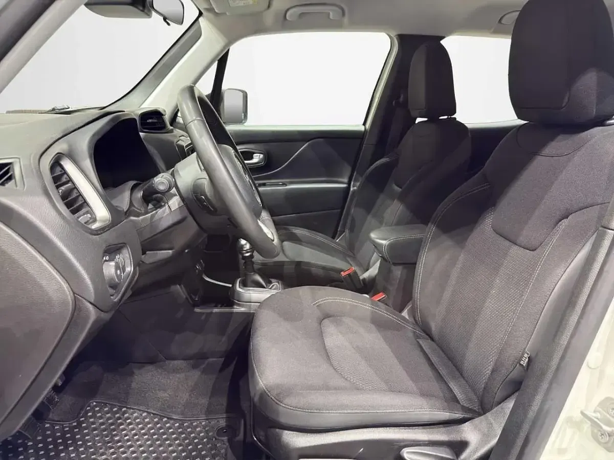 Usata Jeep Renegade Longitude 131 CV (96 kW) 2023 Alpine white SUV