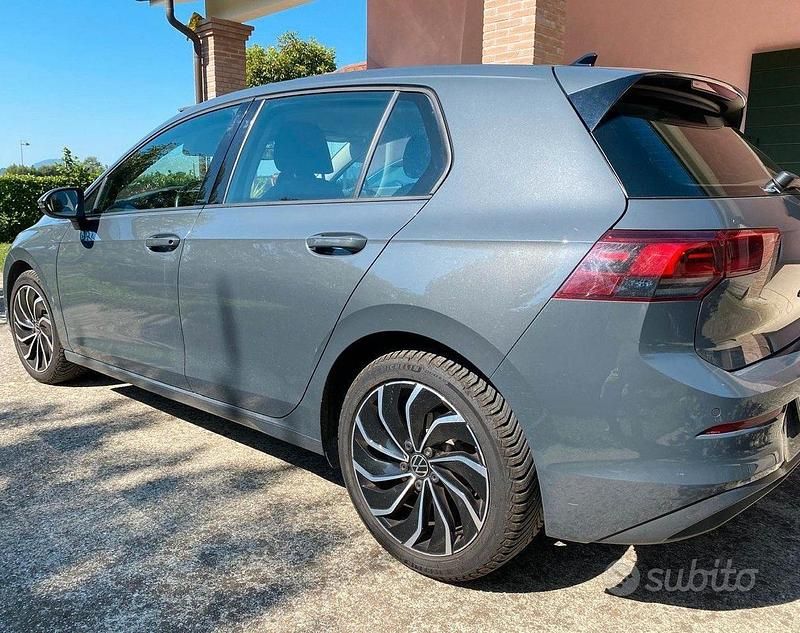 Usata VW Golf VIII Life 150 CV (110 kW) 2020 Grigio Berlina