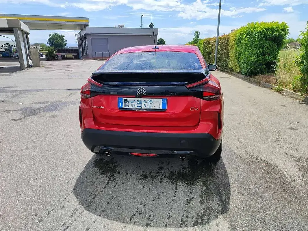 Begagnad Citroën C4 PureTech 131 HK (96 kW) 2022 Röd Sedan