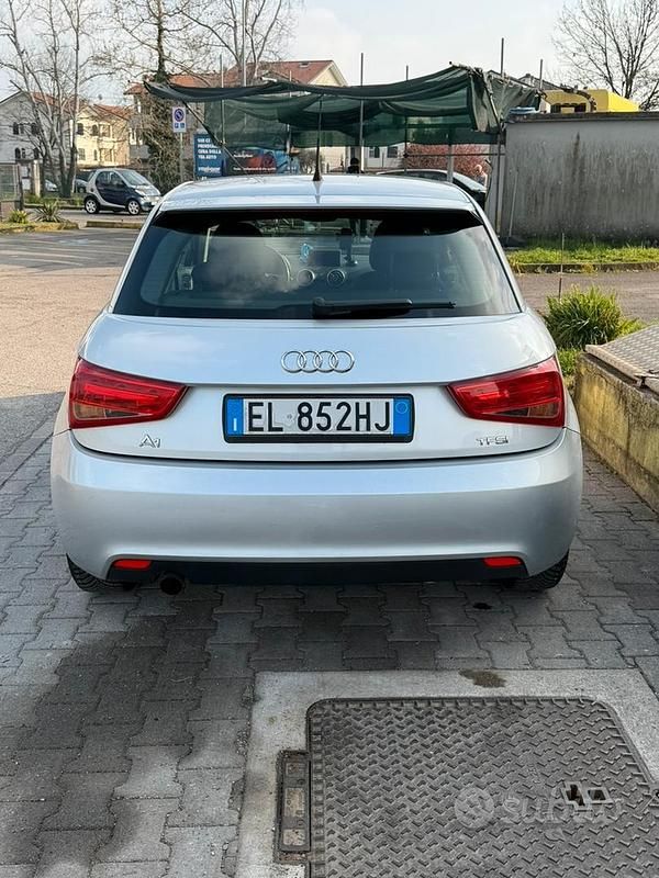 Usata Audi A1 86 CV (63 kW) 2012 Grigio Utilitaria
