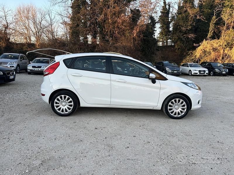 Gebraucht Ford Fiesta 68 PS (50 kW) 2011 Schwarz Kleinwagen
