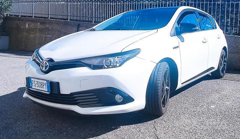Usata 2018 Toyota Auris Tre volumi | 16.000 € - Immagine 1/4