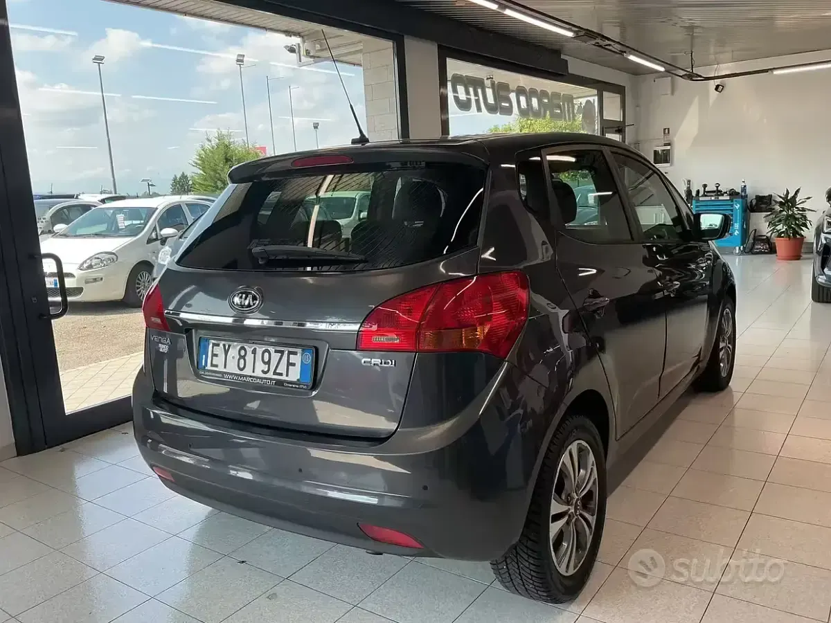 Usata Kia Venga 90 CV (66 kW) 2015 Grigio Utilitaria