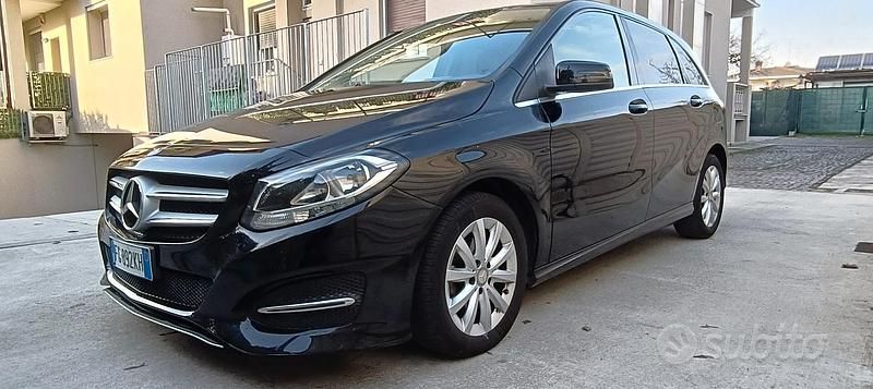 Nero Usata 2016 Mercedes B180 Premium Monovolume | 9900 € (Buon prezzo) - Immagine 1/4