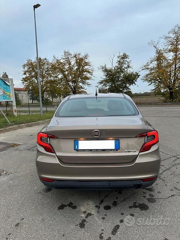 Usata Fiat Tipo 120 CV (88 kW) 2017 Grigio Berlina