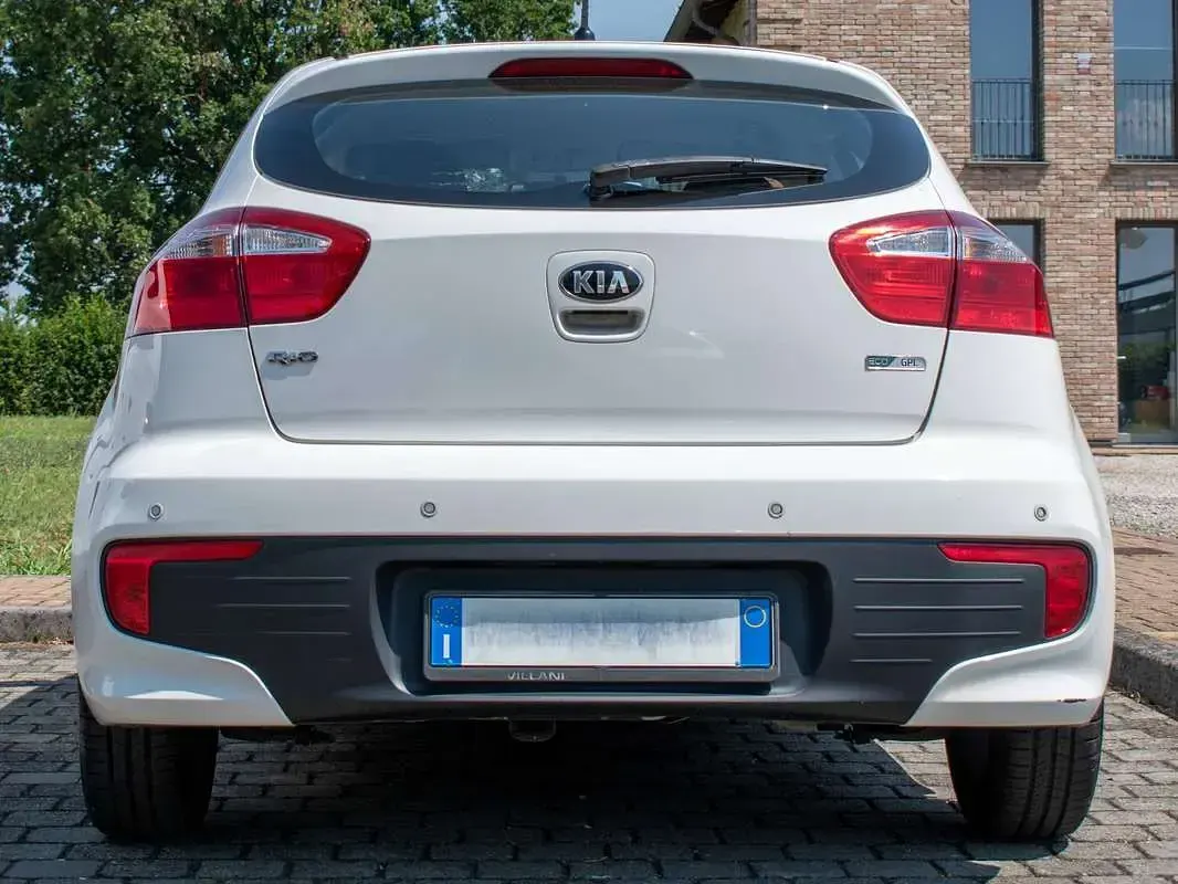 Usata Kia Rio 83 CV (61 kW) 2015 Bianco Berlina
