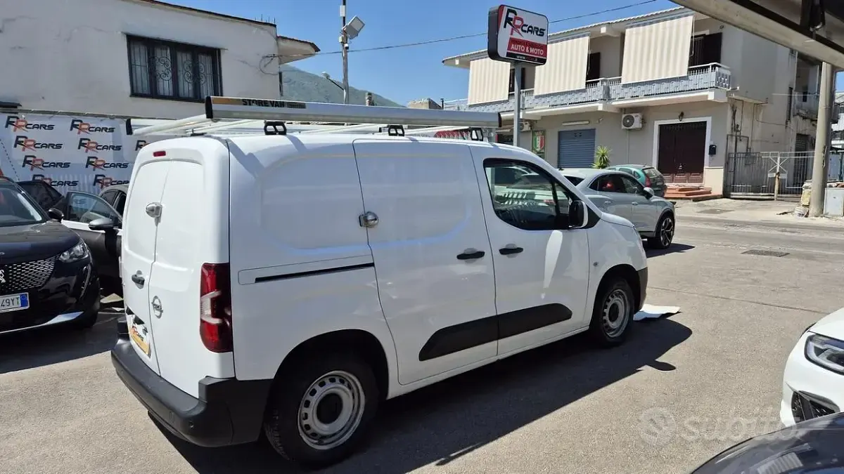 Usata Opel Combo 102 CV (75 kW) 2021 Bianco Monovolume