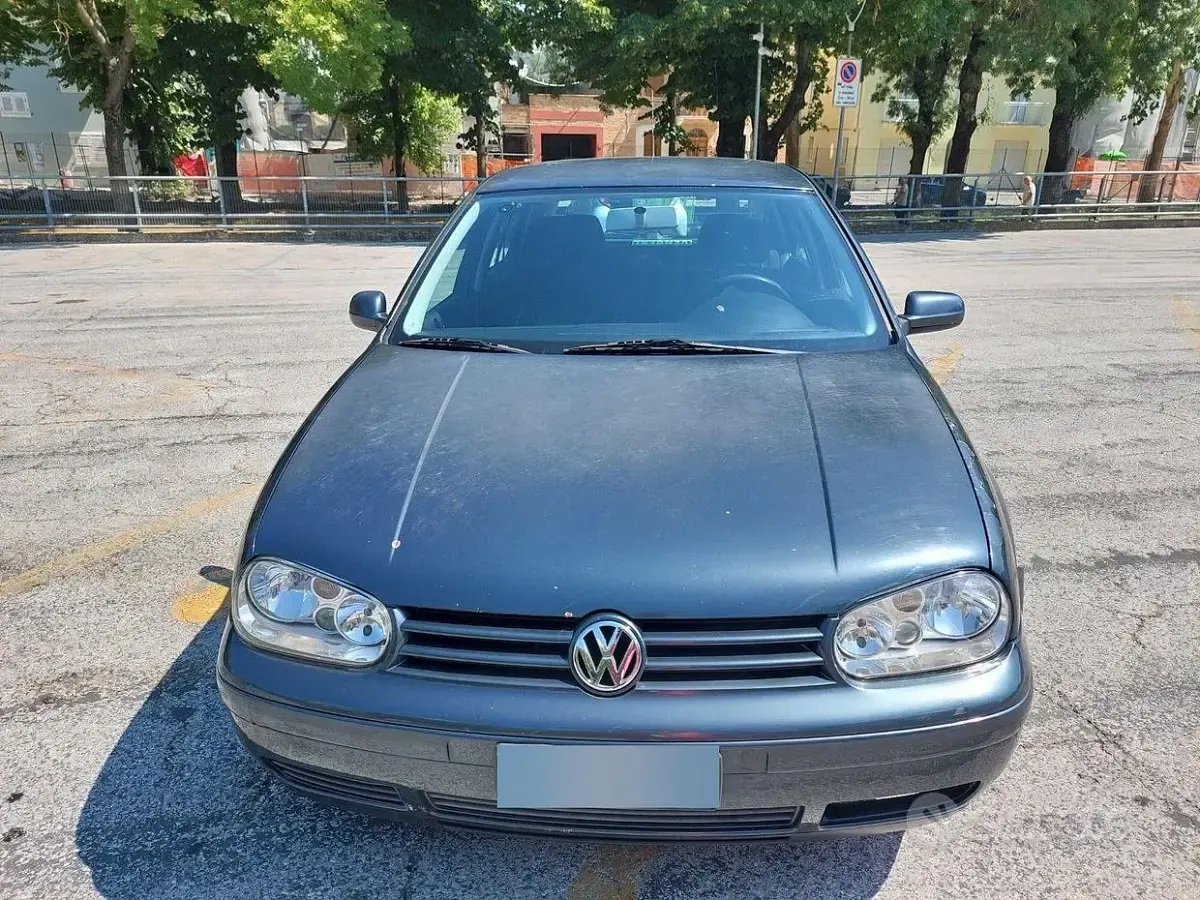 Usata VW Golf IV 105 CV (77 kW) 2002 Grigio Berlina