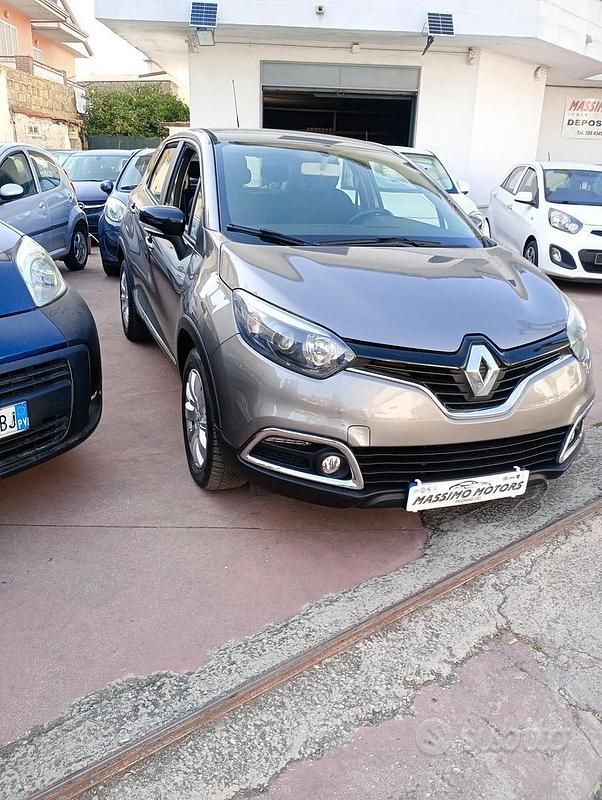 Usata Renault Captur Life 90 CV (66 kW) 2016 Grigio SUV