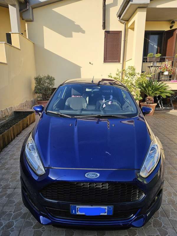 Usata 2017 Ford Fiesta ST-Line Due volumi | 7500 € (Buon prezzo) - Immagine 1/4
