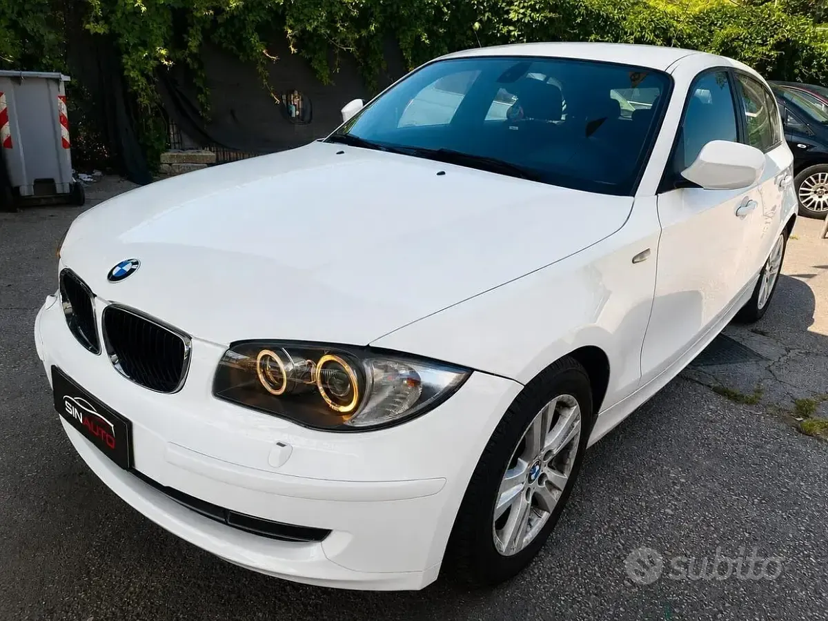 Usata BMW 118 143 CV (105 kW) 2010 Bianco Utilitaria