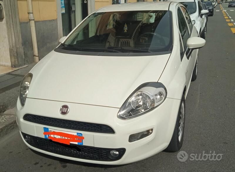 Usata 2015 Fiat Grande Punto Due volumi | 5500 € (Buon prezzo) - Immagine 1/3