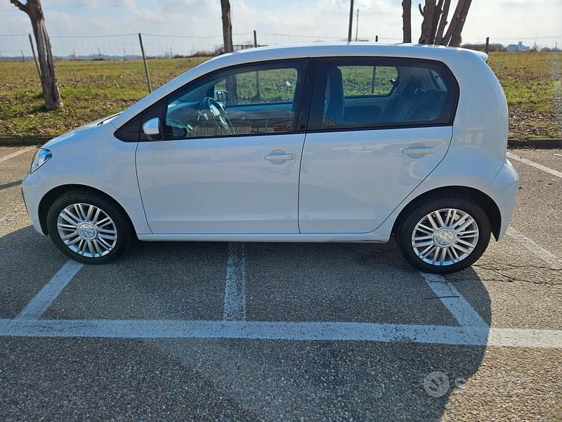 Begagnad VW up! Move 65 HK (47 kW) 2022 Vit Halvkombi